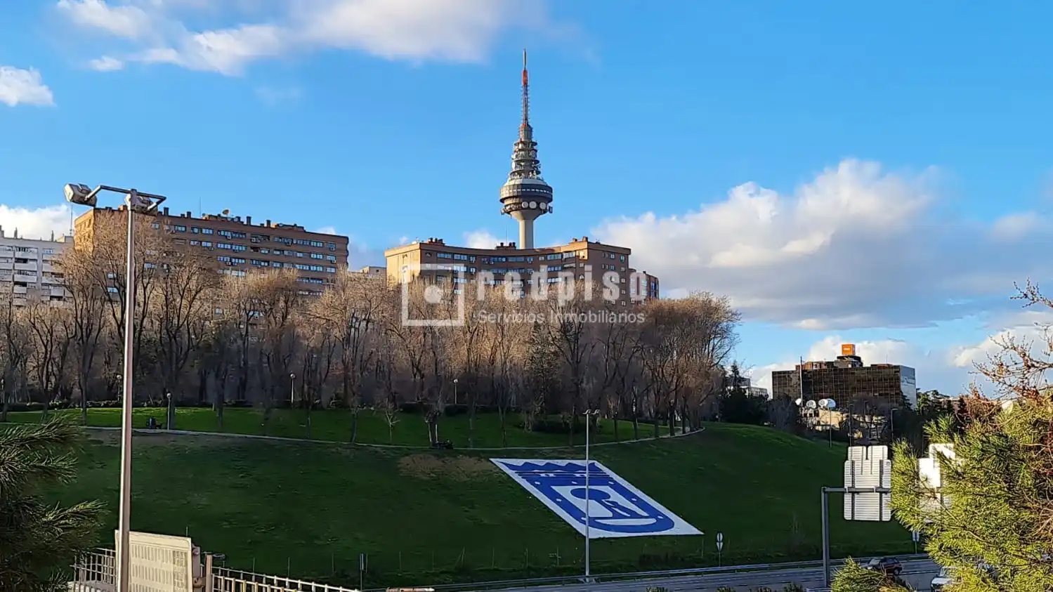 Parking de Piso en venta en Madrid con Calefacción y Terraza