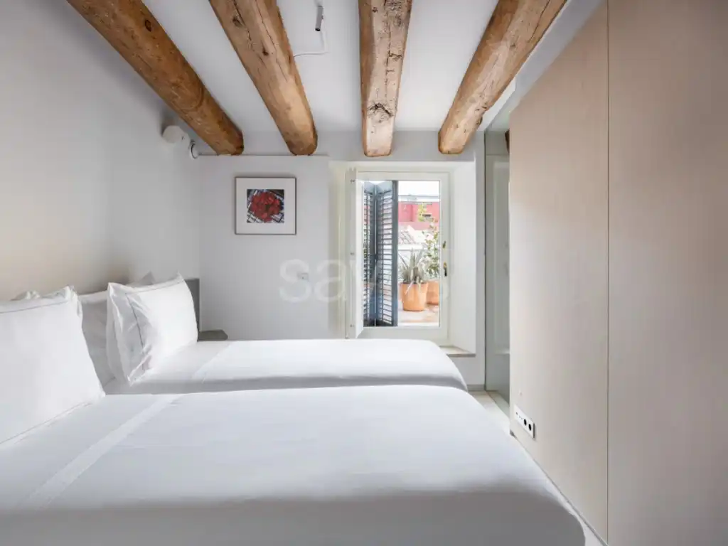 Bedroom of Apartments for rent in Ciutat Vella