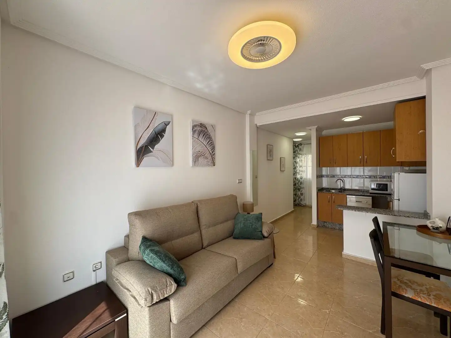 Sala de estar de Estudio en venta en Torrevieja con Aire acondicionado, Terraza y Amueblado