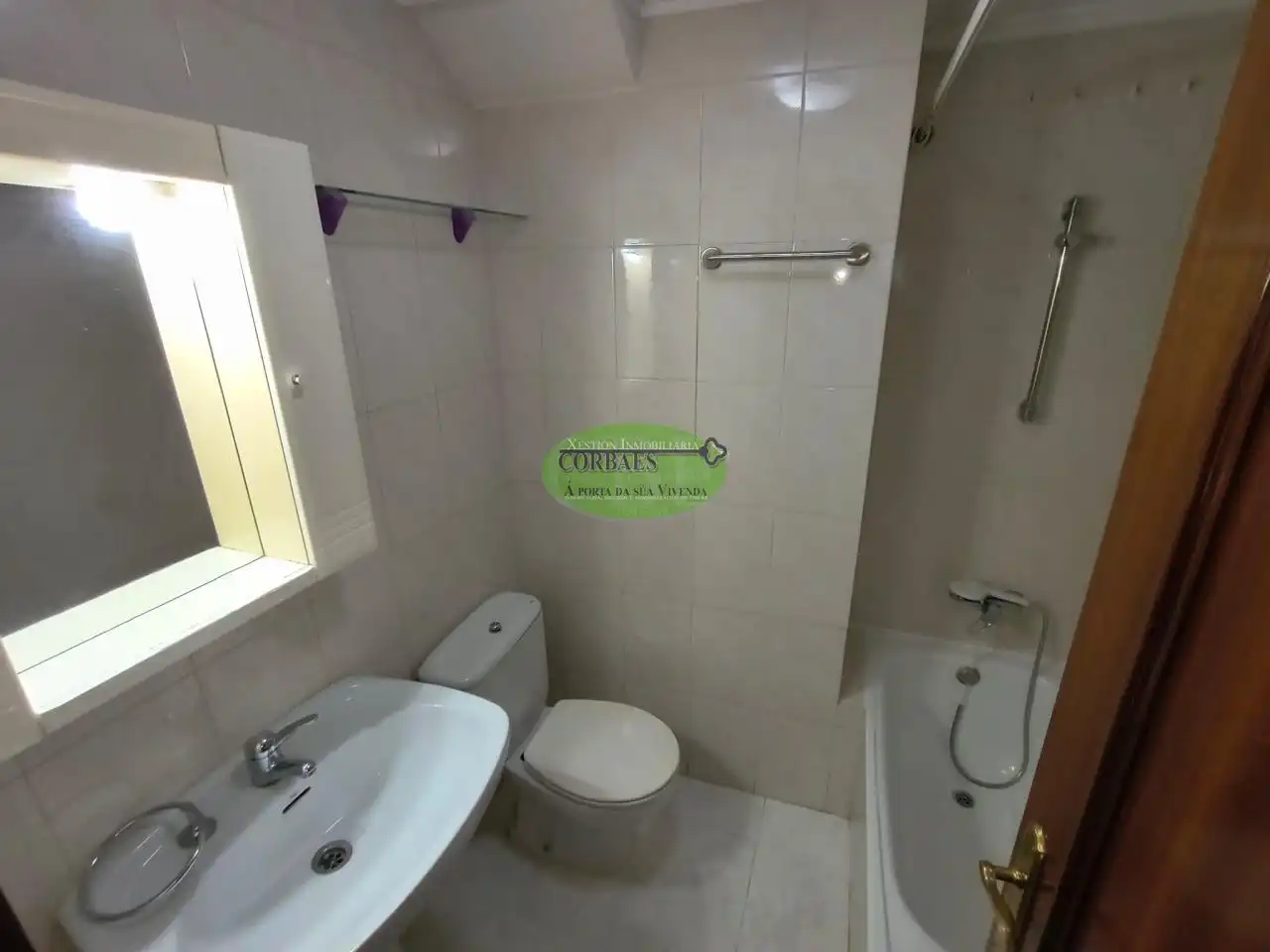 Baño de Apartamento de alquiler en Ourense Capital  con Calefacción, Amueblado y Se aceptan mascotas