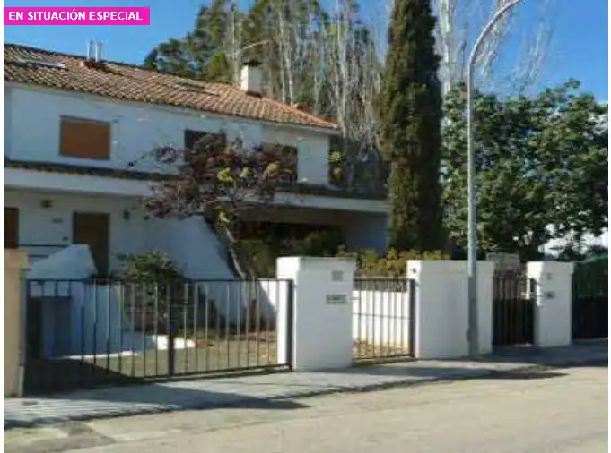 Vista exterior de Casa adosada en venta en La Pobla de Vallbona con Terraza y Balcón