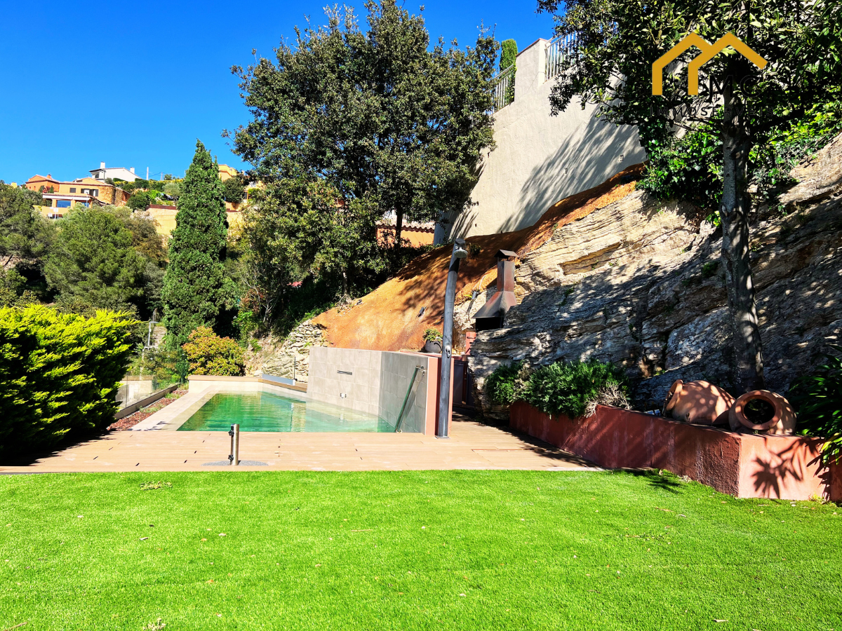 Jardín de Casa adosada en venta en Begur con Aire acondicionado, Calefacción y Jardín privado