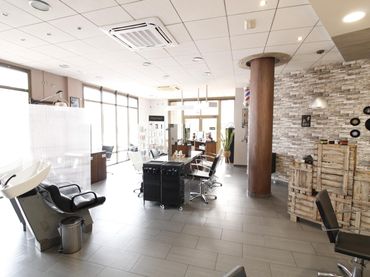 Locale commerciale in vendita a BLANCA D'ANJOU 2