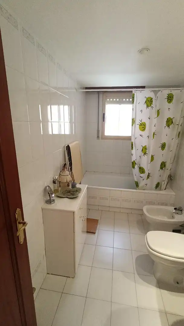 Baño de Piso en venta en Burgos con Calefacción, Terraza y Trastero