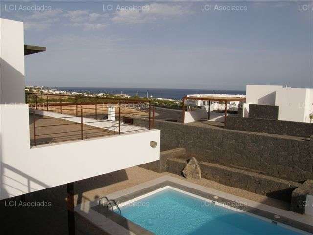 Vista exterior de Casa o xalet en venda en Tías amb Jardí privat, Terrassa i Piscina