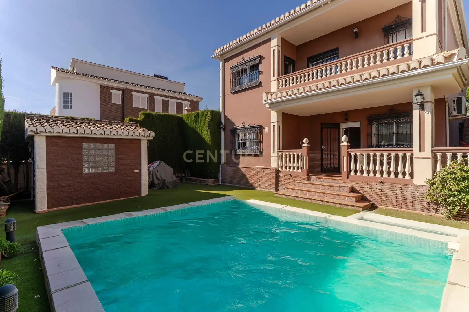 Vista exterior de Casa o xalet en venda en Albolote amb Aire condicionat, Traster i Piscina