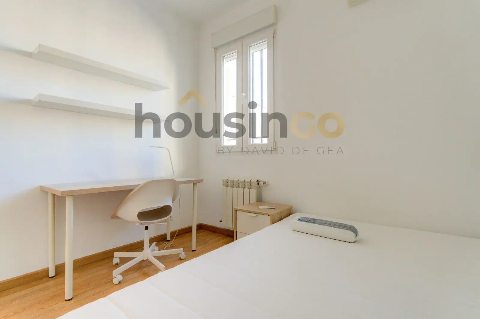 Schlafzimmer von Dachboden zur Miete in Madrid mit Klimaanlage, Heizung und Parkett
