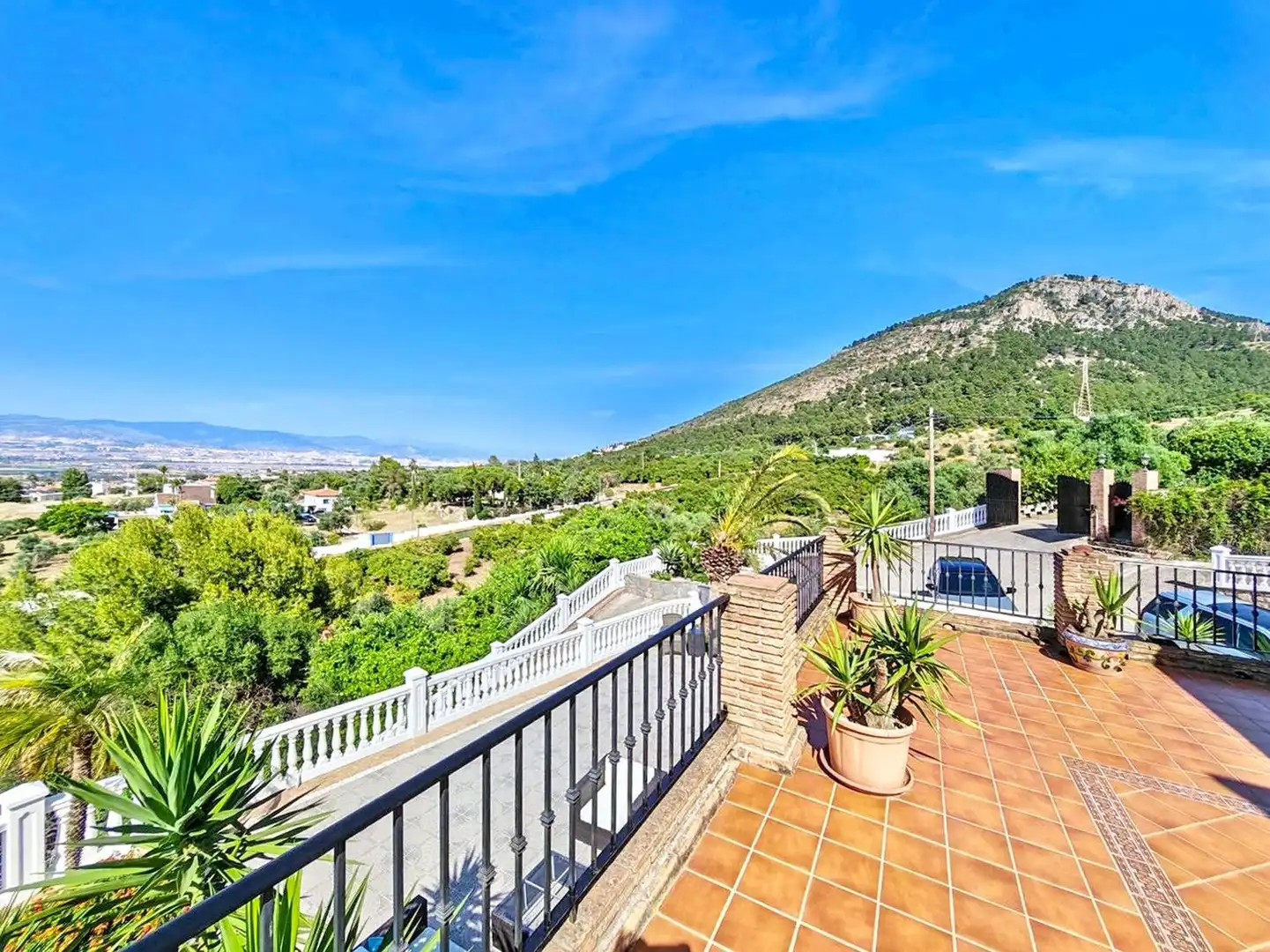 Außenansicht von Haus oder Chalet zum Verkauf in Alhaurín de la Torre mit Privatgarten, Terrasse und Abstellraum