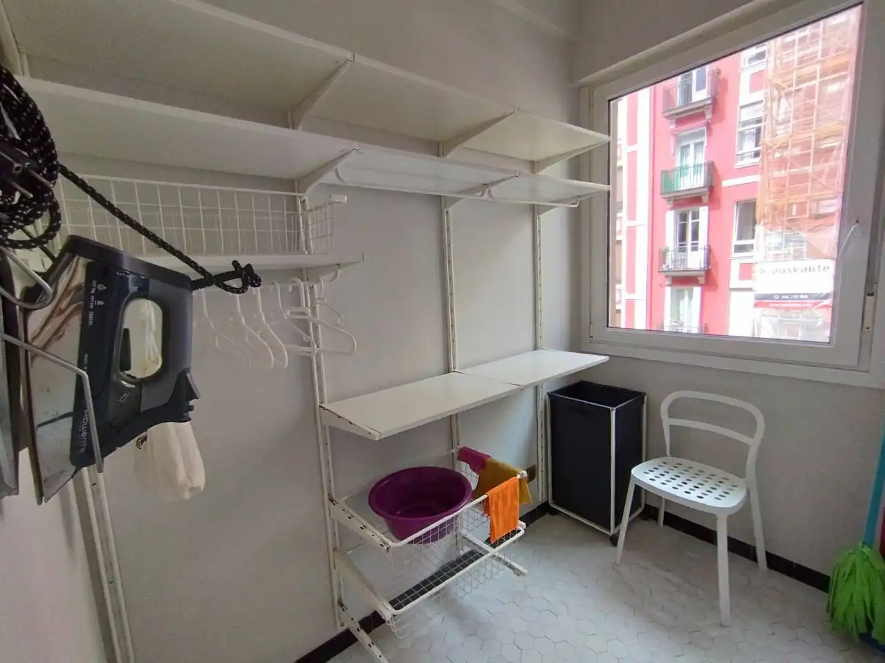 Schlafzimmer von Wohnung zur Miete in Bilbao  mit Heizung, Parkett und Möbliert