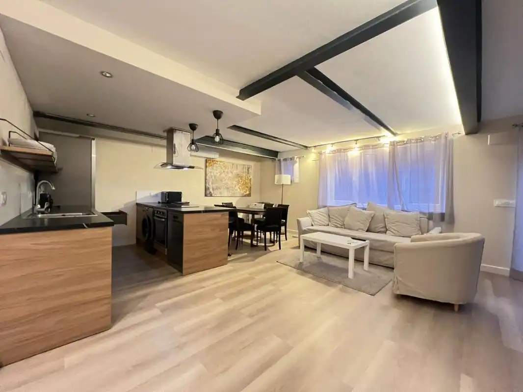 Ground floor for rent in Madrid  with Air Conditioner, Heating and Furnished