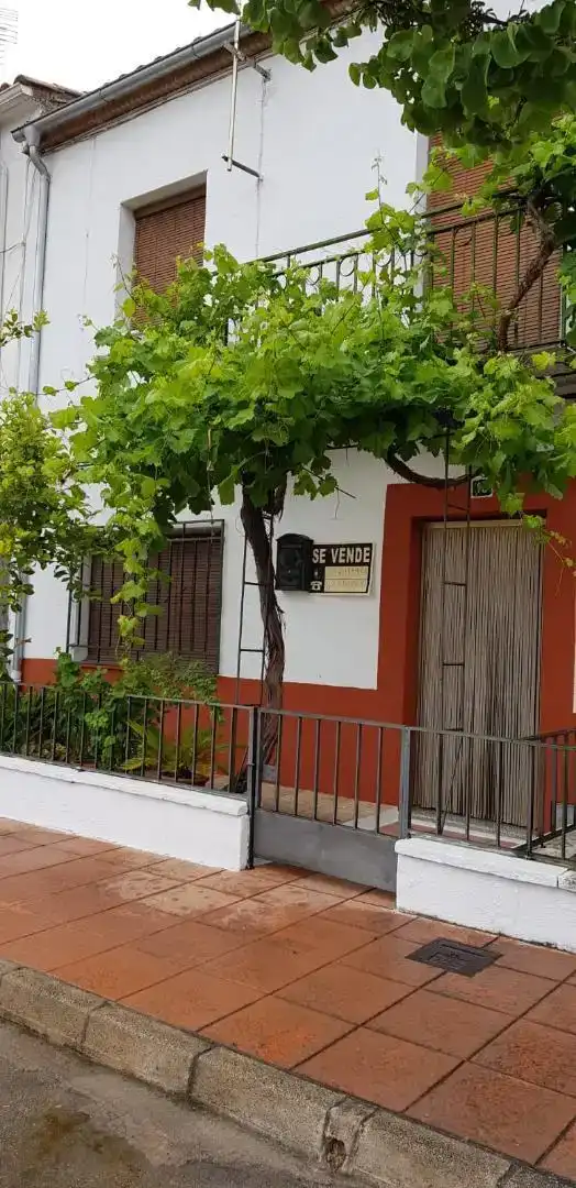 Vista exterior de Casa adosada en venda en Iznatoraf amb Traster, Moblat i Forn