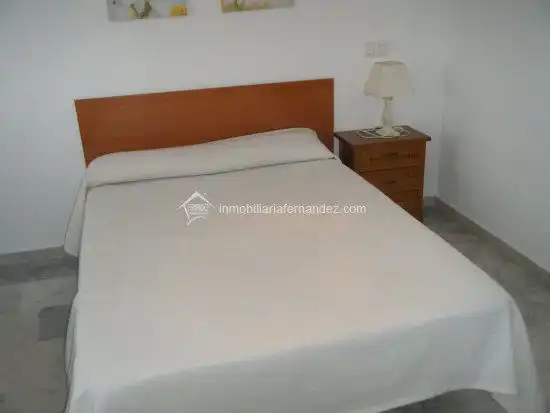 Habitación de Apartamento de alquiler en Cáceres con Calefacción, Terraza y Amueblado