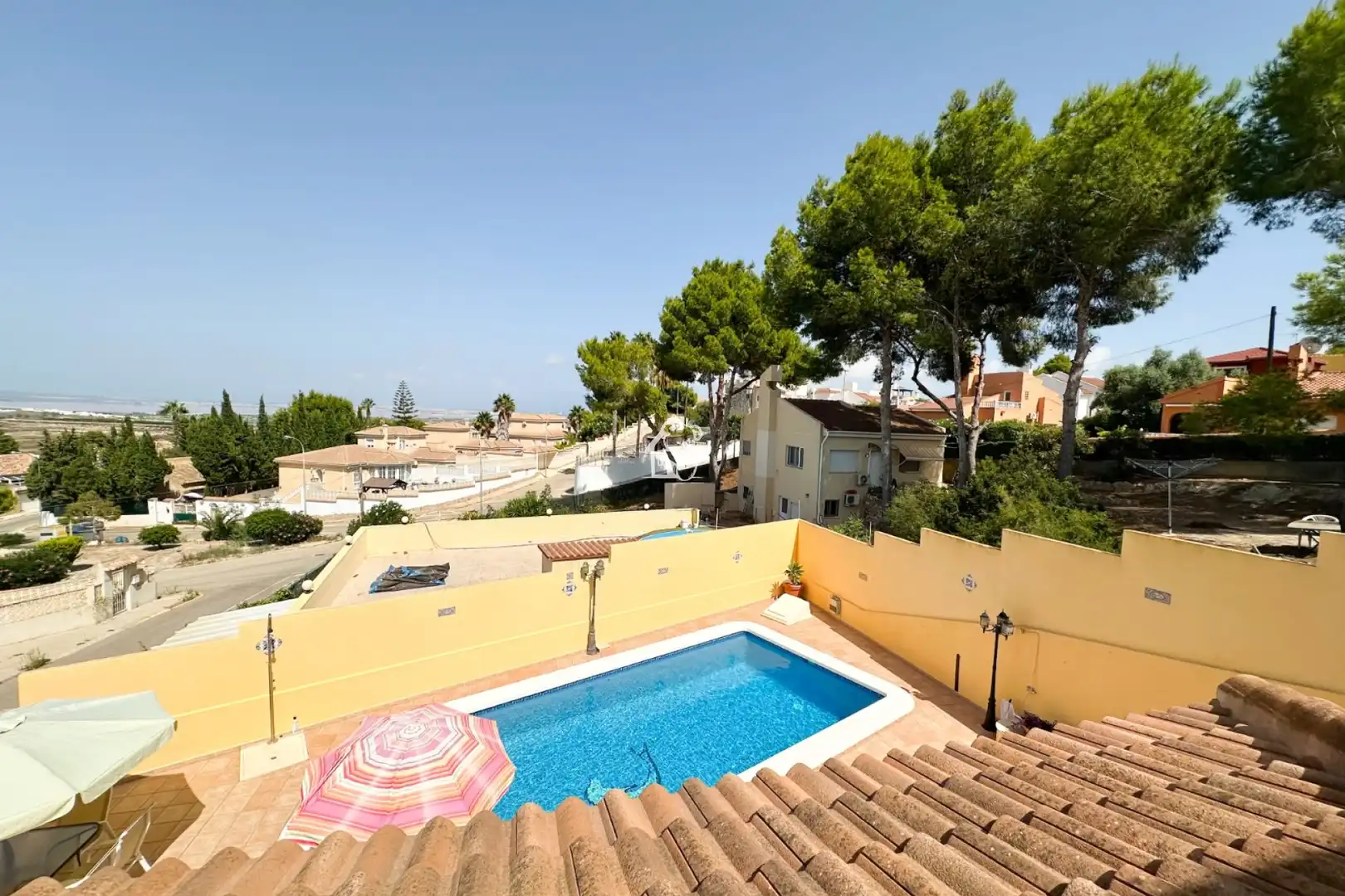 Piscina de Finca rústica de lloguer en San Miguel de Salinas amb Aire condicionat, Jardí privat i Terrassa