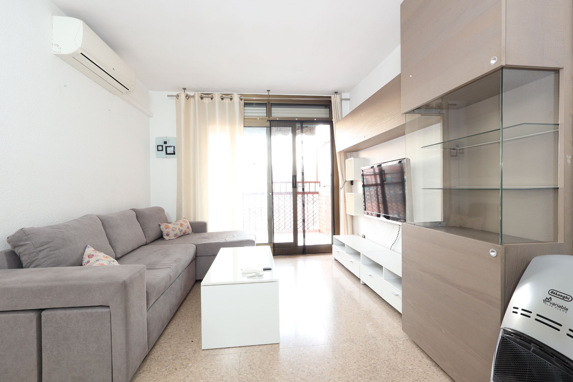 Living room of Flat to rent in Ripollet  with Air Conditioner, Heating and Furnished