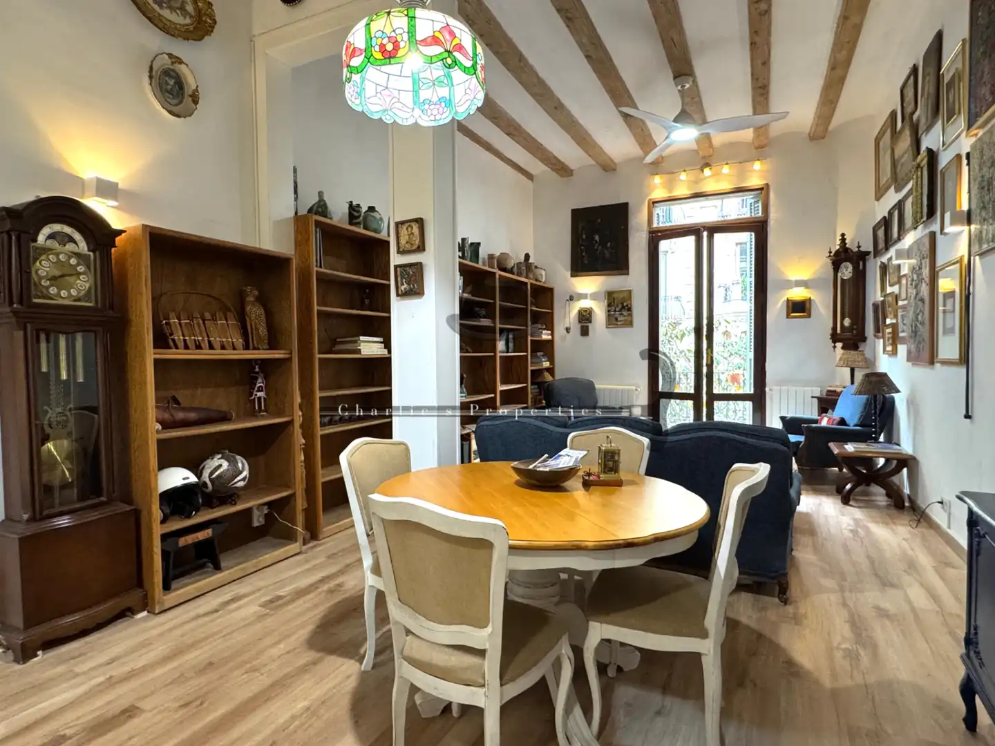 Comedor de Apartamento de alquiler en Barcelona con Aire acondicionado, Calefacción y Amueblado