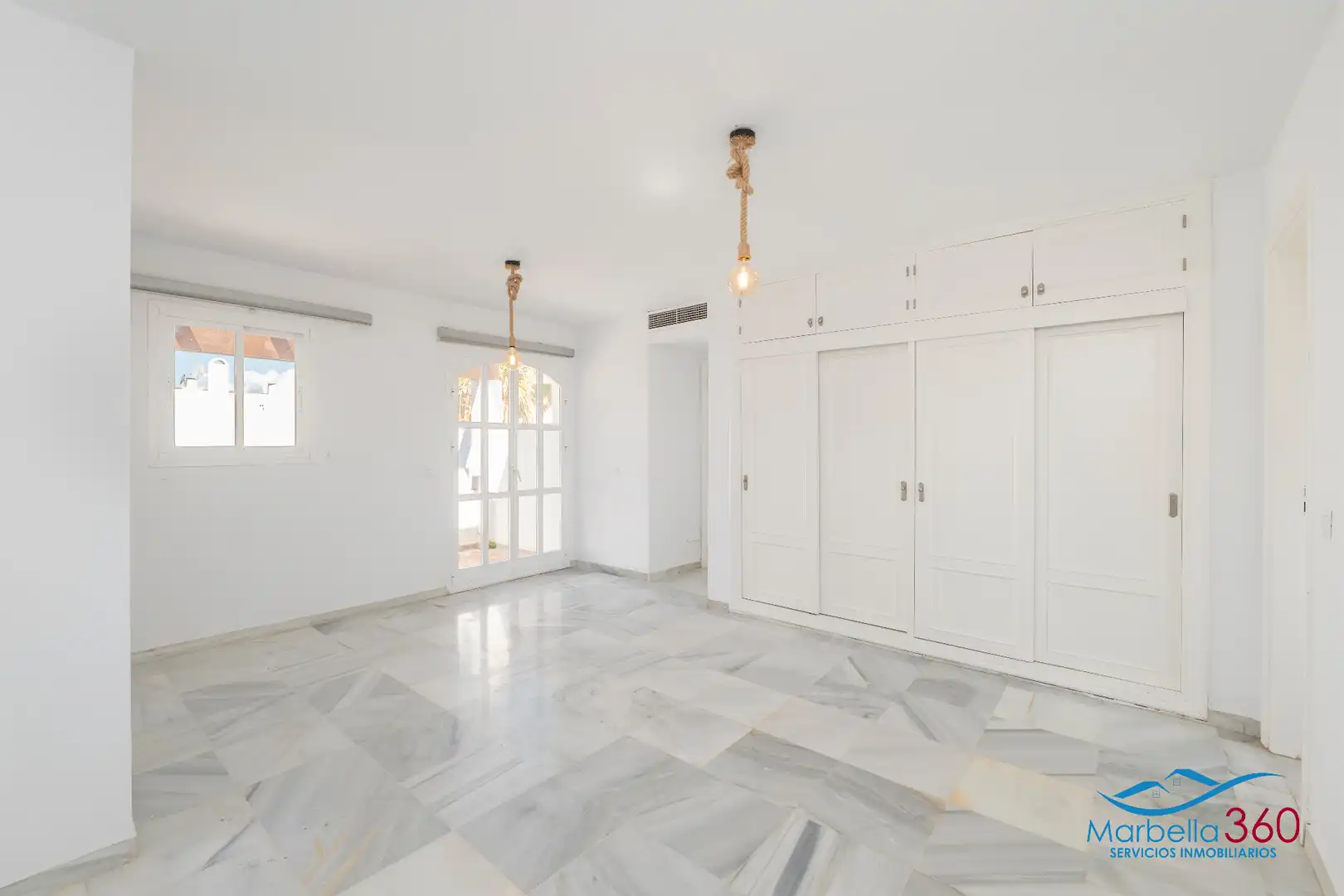 Casa o xalet en venda en Marbella amb Aire condicionat, Jardí privat i Terrassa