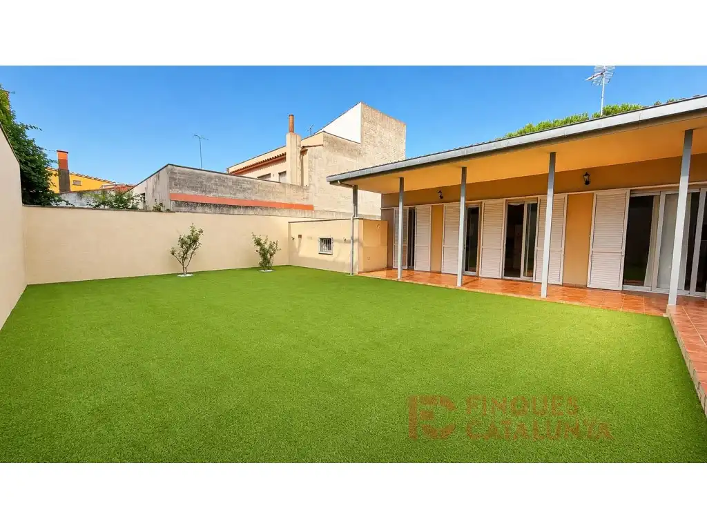 Vista exterior de Casa o xalet en venda en Girona