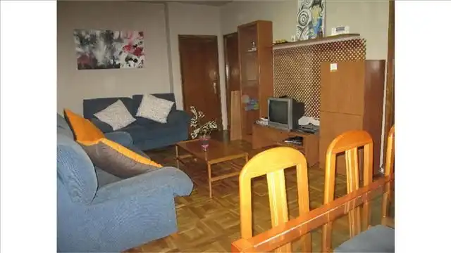 Sala d'estar de Pis de lloguer en  Pamplona / Iruña amb Calefacció, Parquet i Traster