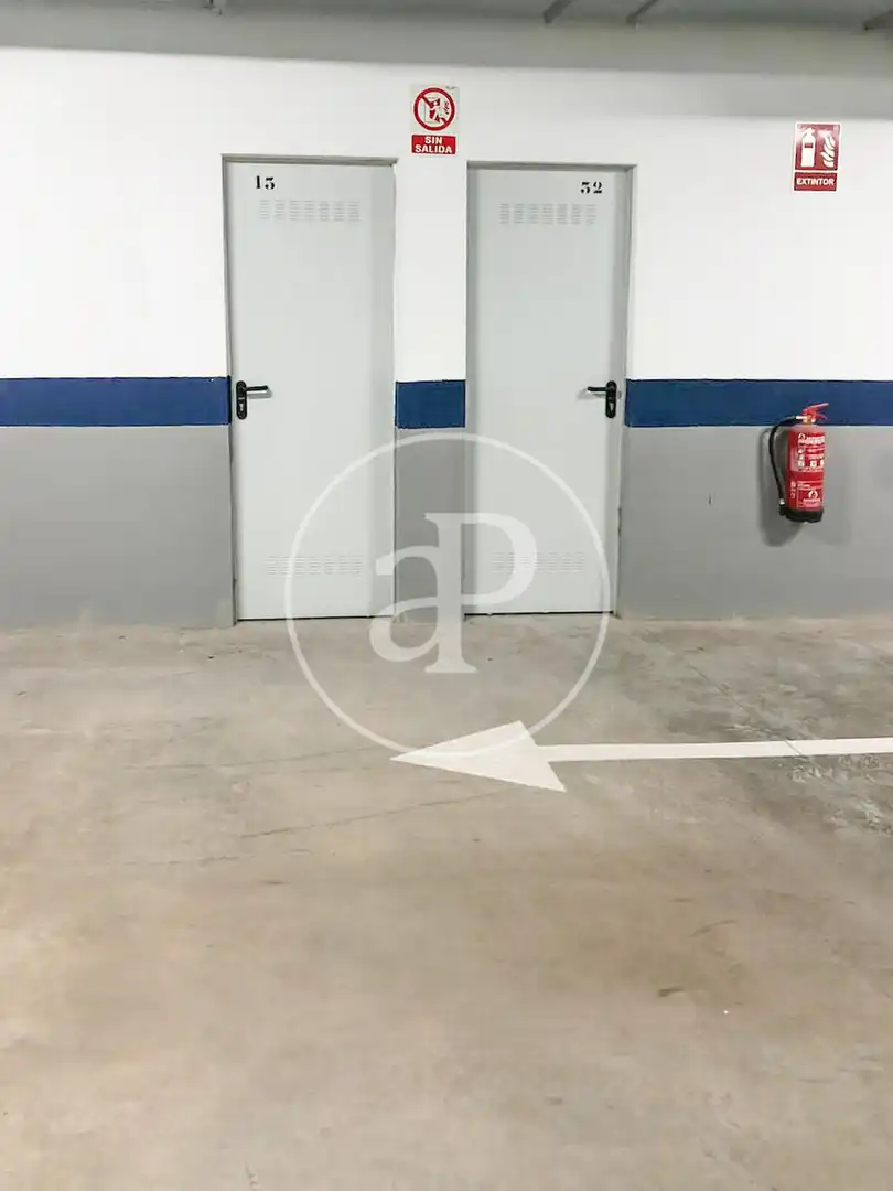 Parking de Piso en venta en Valencia con Aire acondicionado, Calefacción y Jardín privado