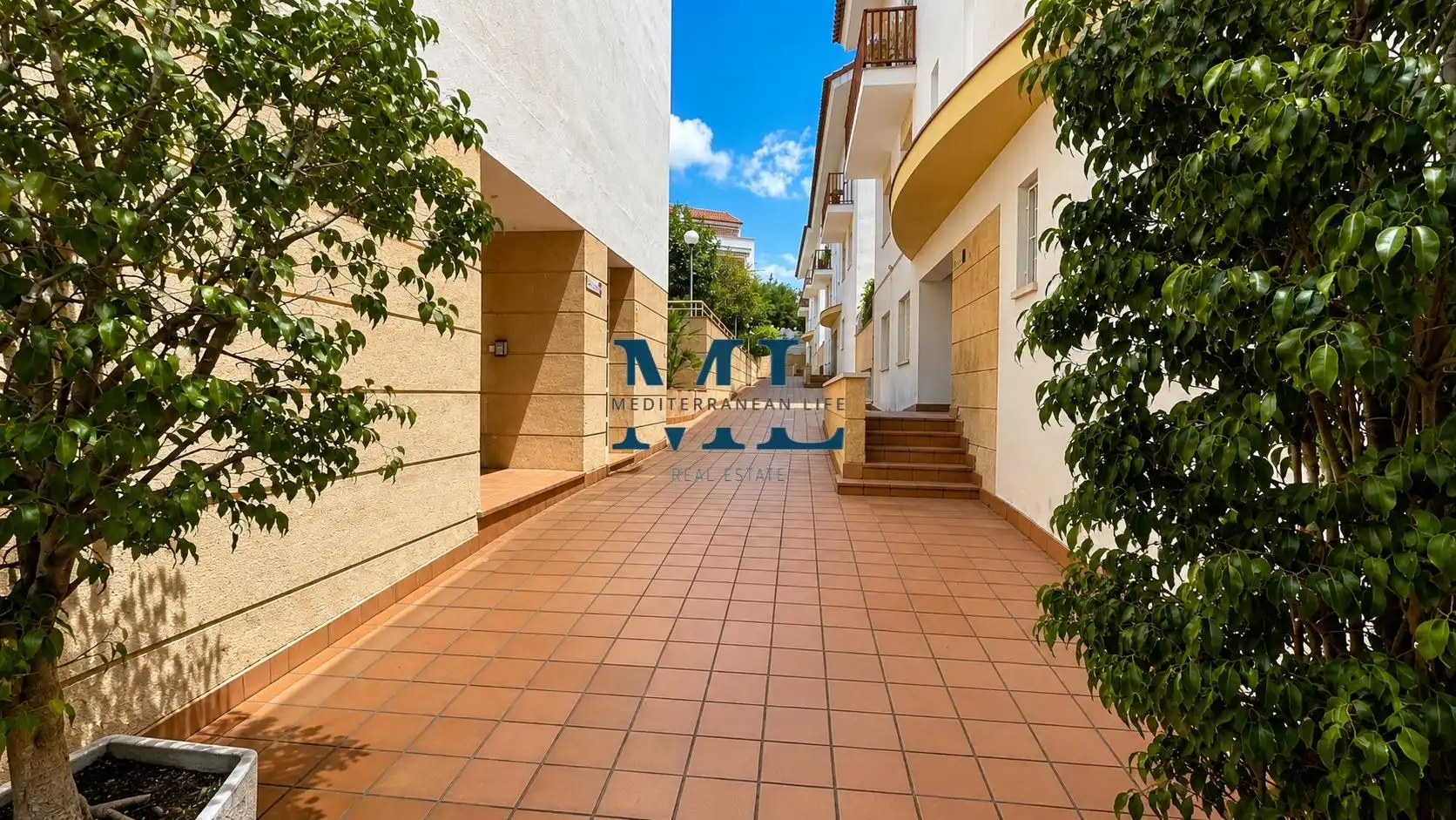 Vista exterior de Dúplex en venda en Sant Pere de Ribes amb Calefacció, Jardí privat i Piscina
