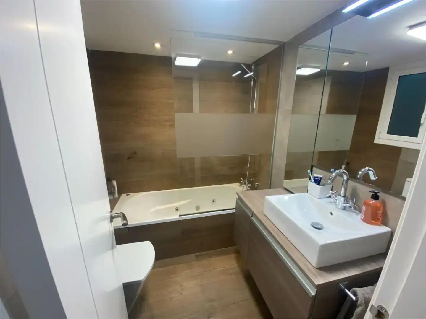 Badezimmer von Wohnung zum Verkauf in Calafell mit Klimaanlage, Schwimmbad und Balkon