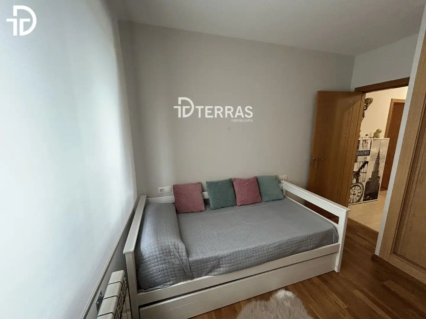 Habitación de Piso en venta en Poio con Calefacción, Trastero y Amueblado