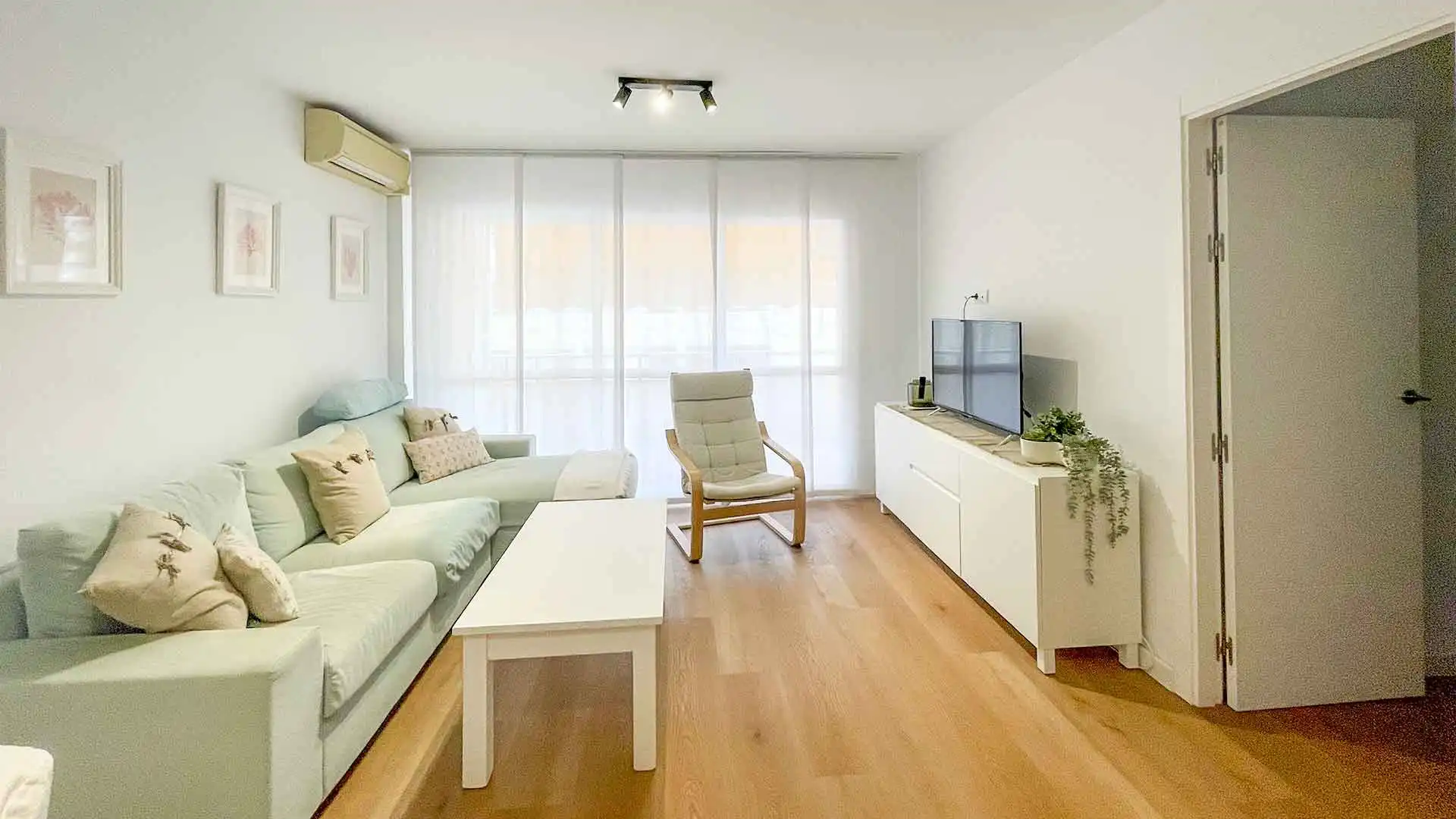 Living room of Apartments for rent in Marbella  with Air Conditioner, Terrace and Storage room