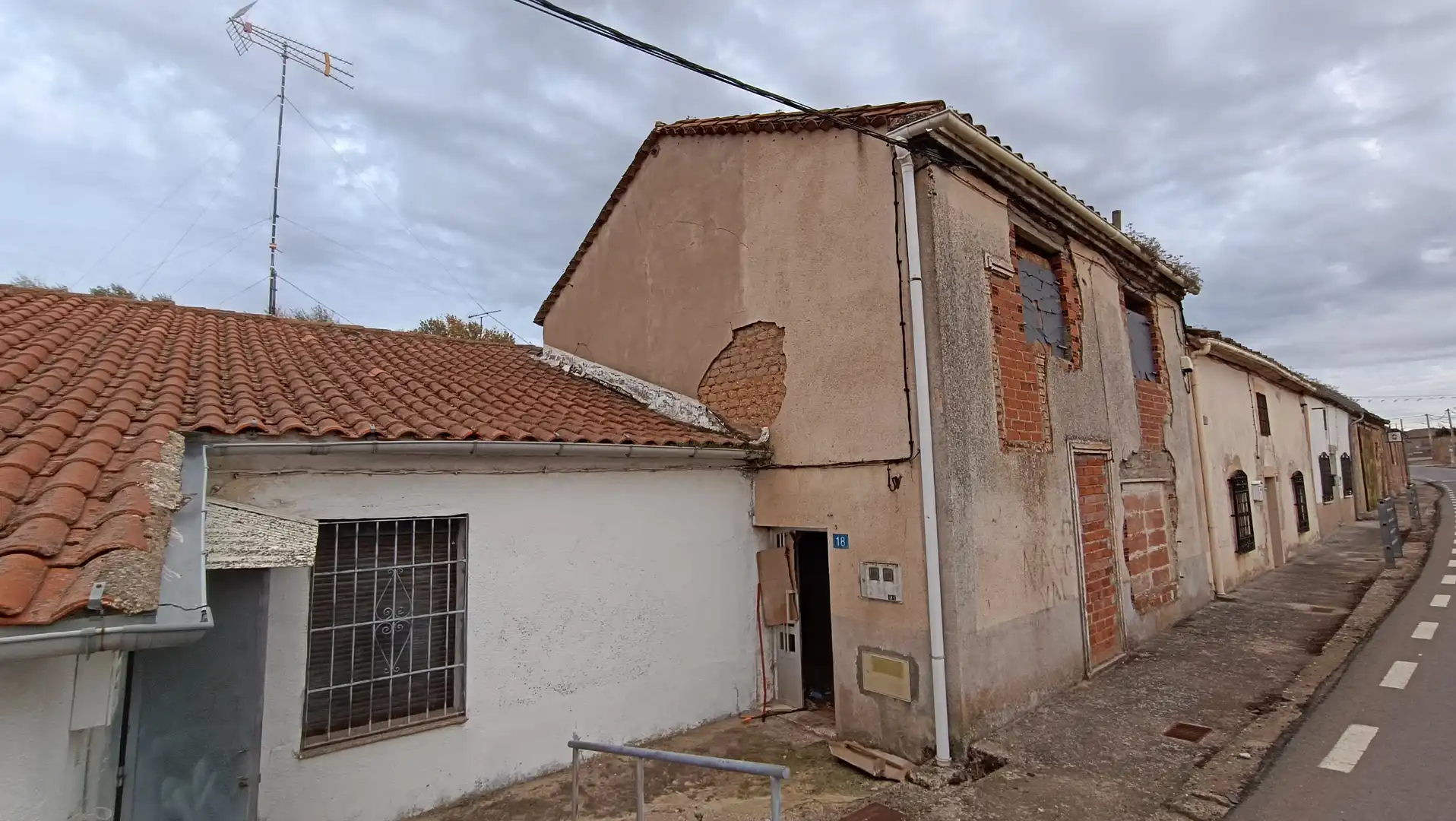 Vista exterior de Finca rústica en venda en Espino de la Orbada amb Moblat