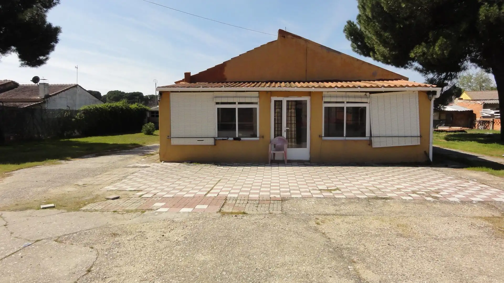 Houses for sale in Calle Calle Retama, Valdestillas