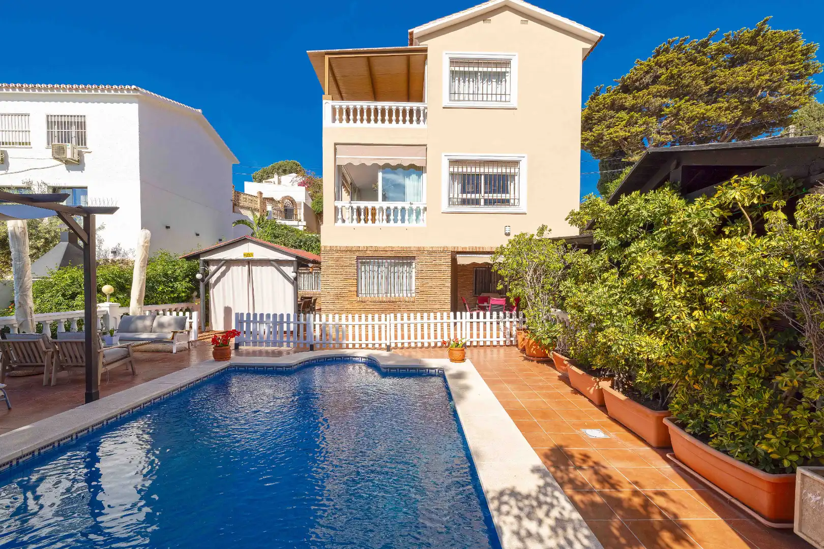 Piscina de Casa o xalet en venda en Málaga amb Aire condicionat, Calefacció i Jardí privat