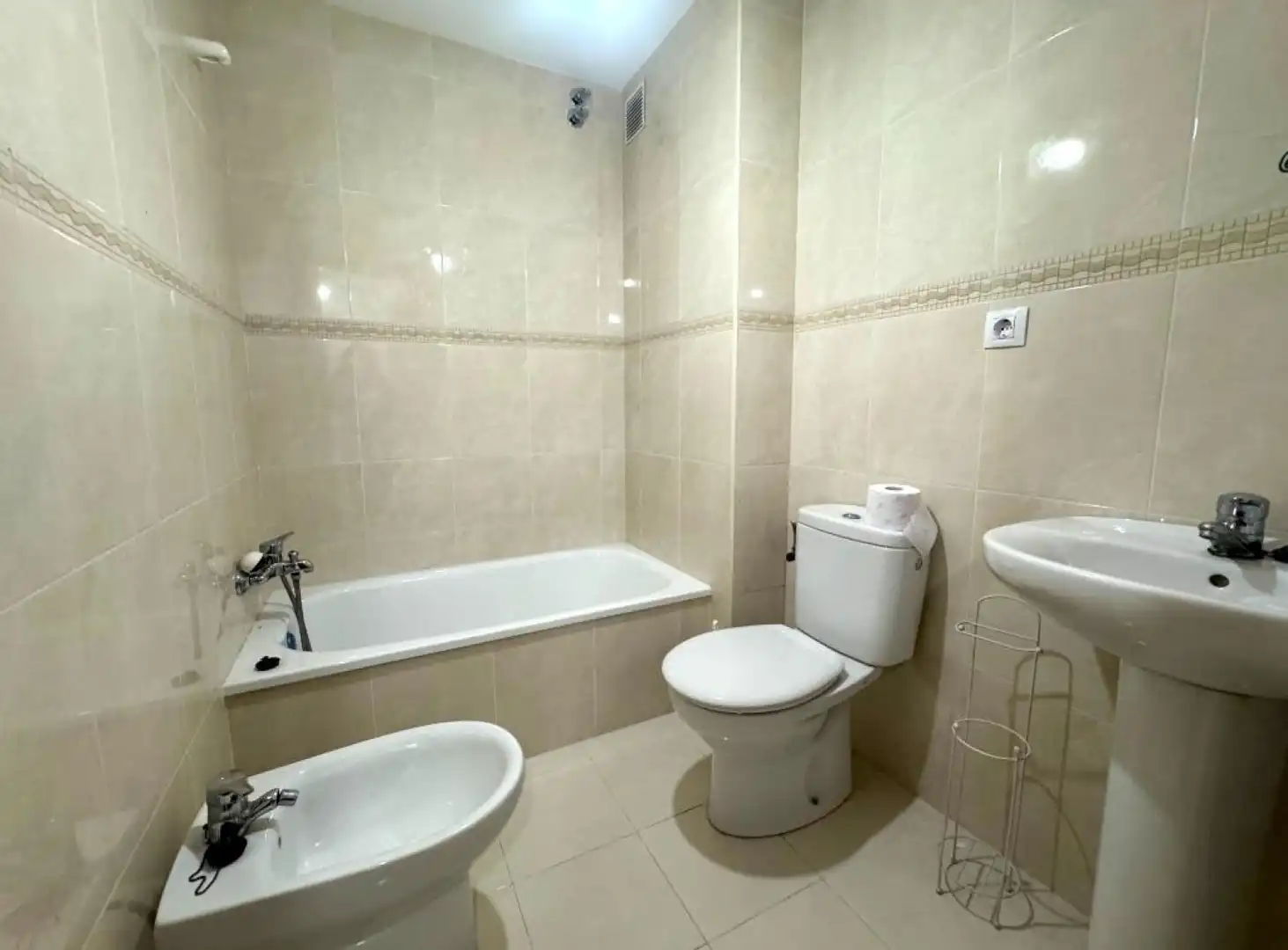 Baño de Piso en venta en Los Corrales de Buelna  con Calefacción, Parquet y Terraza