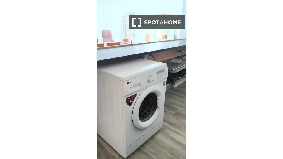 Flat for share in Catadau  with Air Conditioner, Heating and Furnished