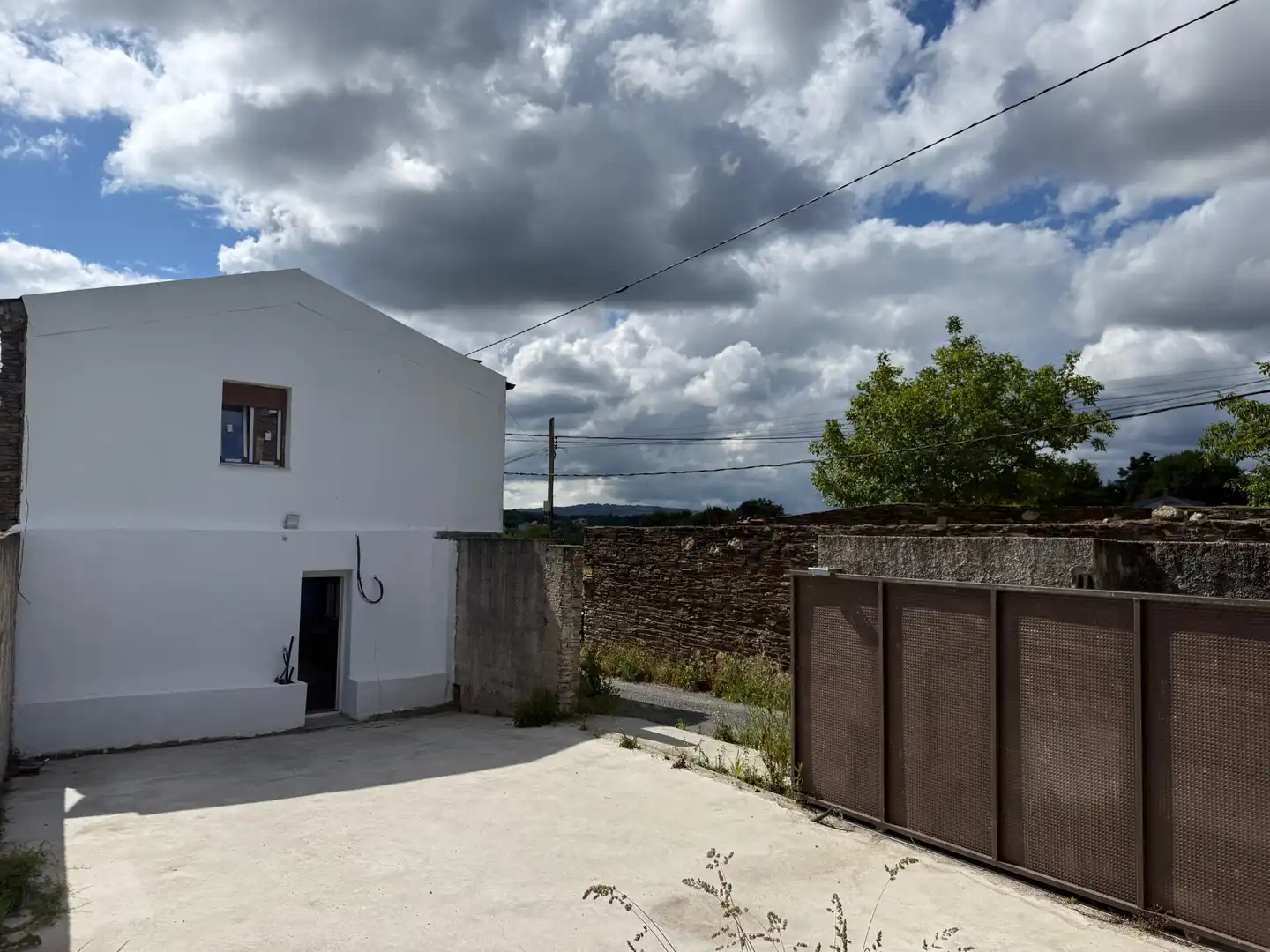 Vista exterior de Casa o xalet en venda en Lugo amb Calefacció, Jardí privat i Terrassa