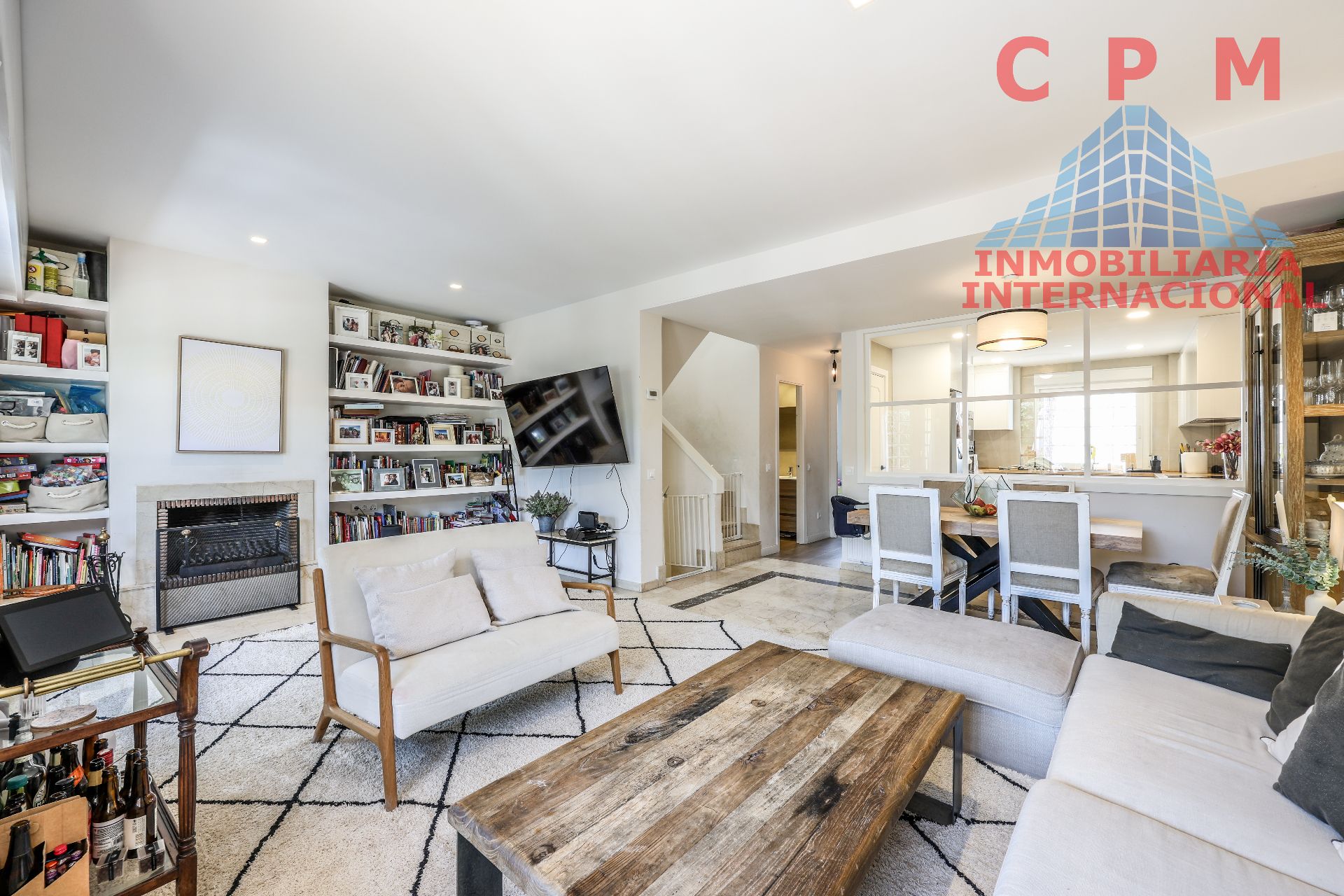 Wohnzimmer von Einfamilien-Reihenhaus zur Miete in La Moraleja mit Klimaanlage, Heizung und Privatgarten