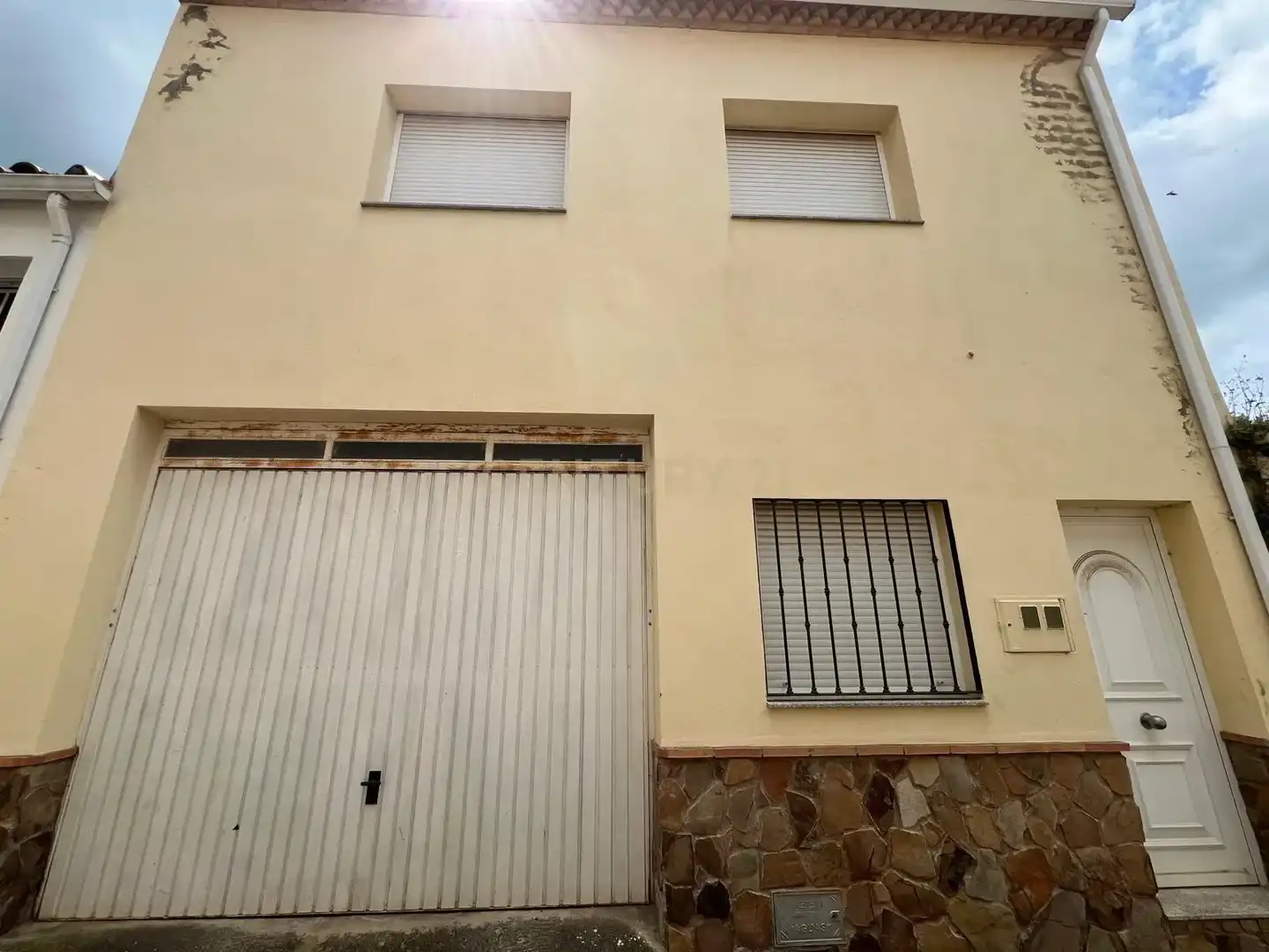 Exterior view of Houses for sale in Madroñera