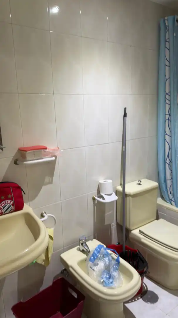 Baño de Piso para compartir en Granada con Calefacción, Terraza y Amueblado