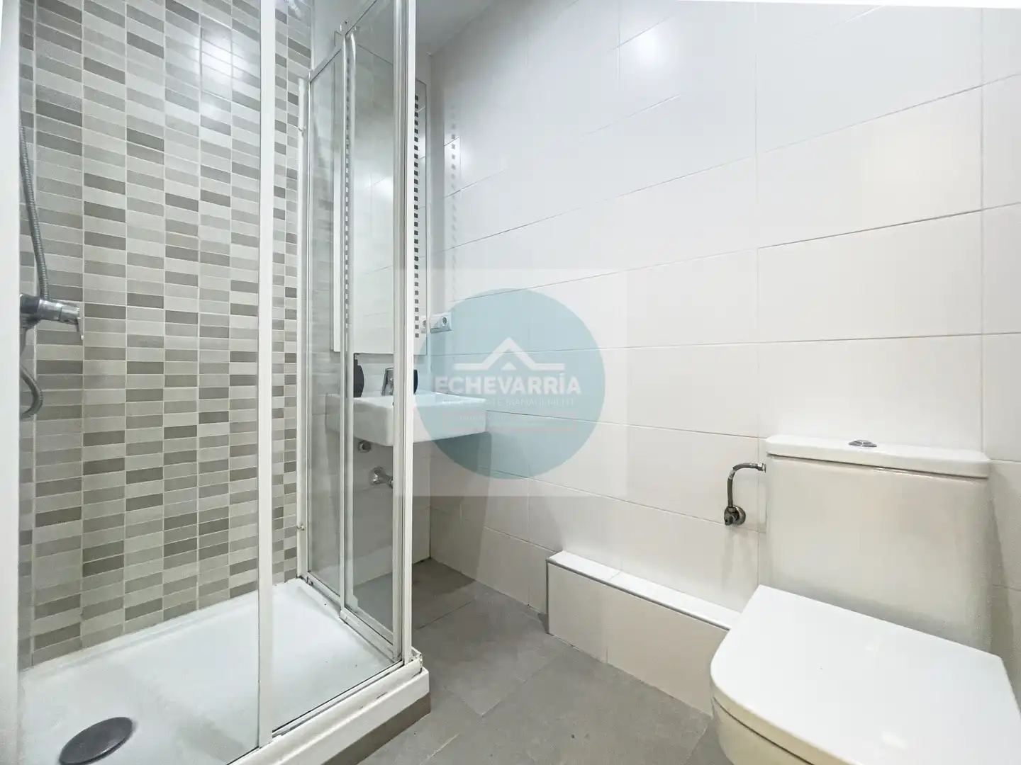 Bathroom of Flat for rent in Madrid  with Heating, Furnished and Oven