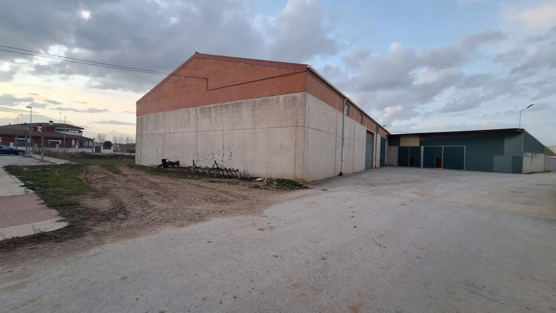 Vista exterior de Nave industrial en venta en Ibeas de Juarros