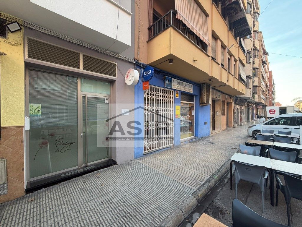 Vista exterior de Local en venda en Alzira