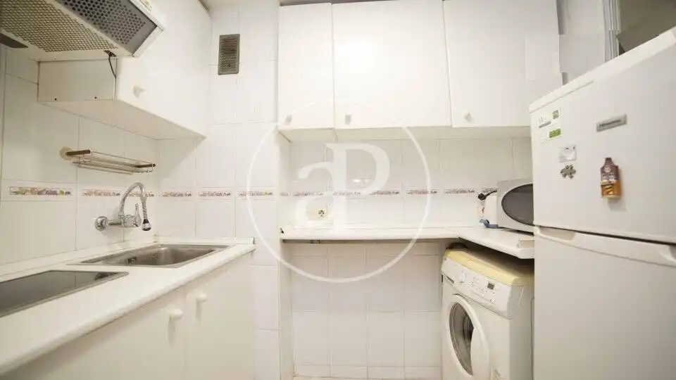 Cuina de Pis de lloguer en Valencia amb Aire condicionat, Calefacció i Moblat