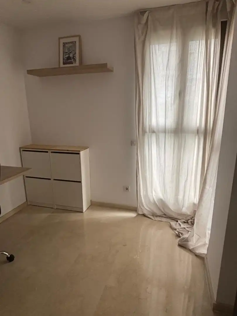 Schlafzimmer von Wohnung zur Miete in Valencia mit Klimaanlage, Heizung und Privatgarten