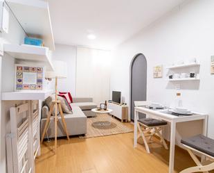 Sala d'estar de Apartament de lloguer en  Madrid Capital amb Aire condicionat