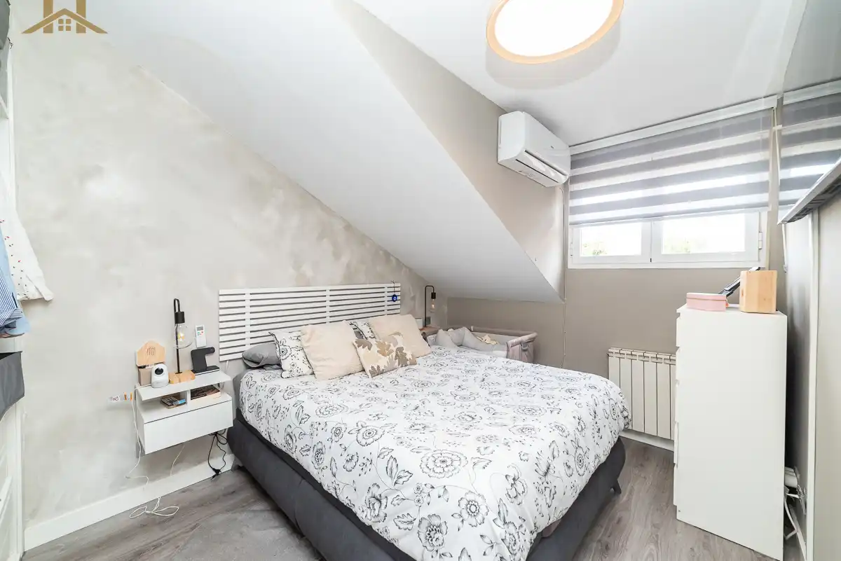 Schlafzimmer von Maisonette zum Verkauf in Sevilla la Nueva mit Klimaanlage, Terrasse und Abstellraum