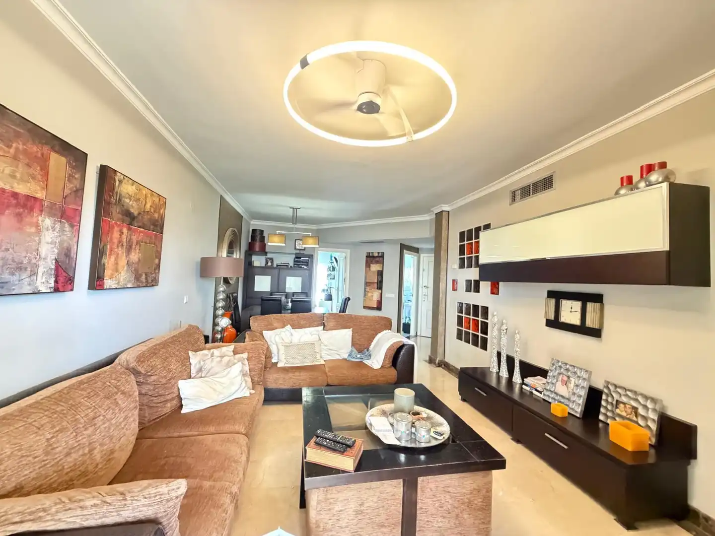 Sala d'estar de Àtic en venda en Estepona amb Aire condicionat, Terrassa i Traster