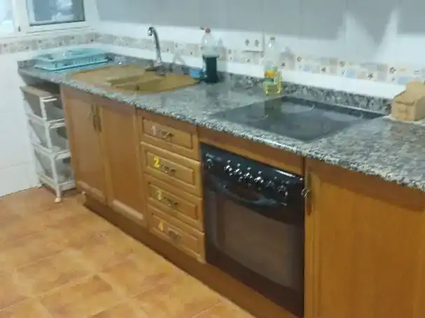 Cuina de Pis per a compartir en La Pobla de Vallbona amb Parquet, Moblat i Balcó