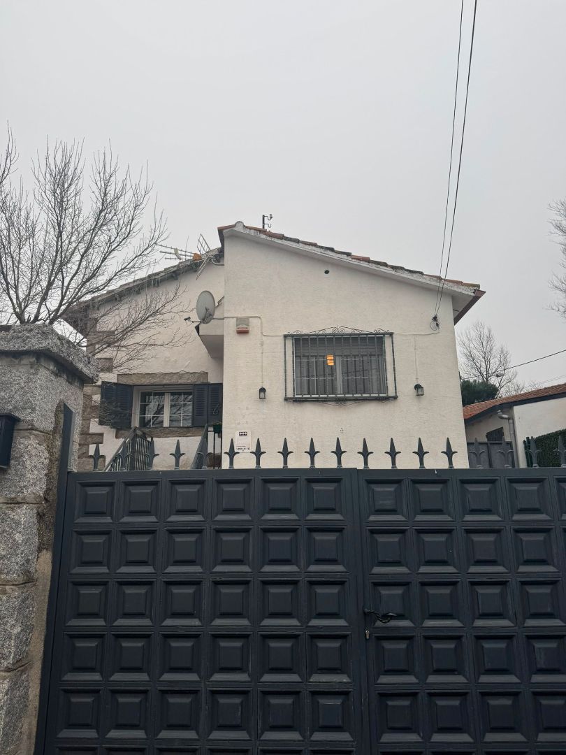 Exterior view of House or chalet to rent in Alpedrete  with Heating, Private garden and Furnished