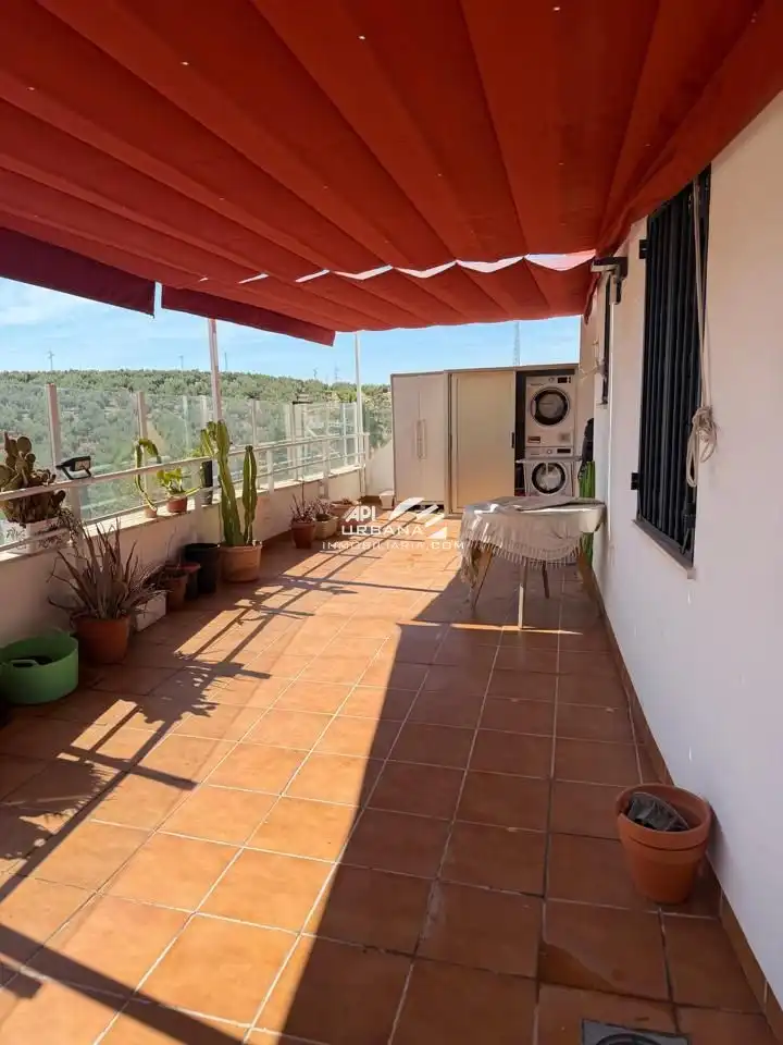 Ático con ascensor en venta en Avenida de Joan Margarit, imagen 2