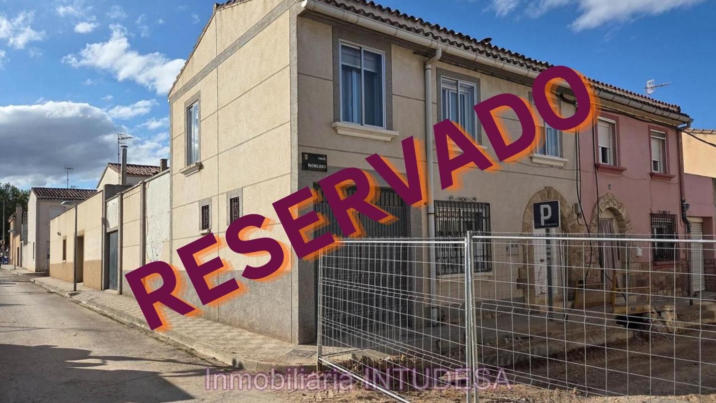 Vista exterior de Casa o xalet en venda en Tudela amb Aire condicionat, Calefacció i Terrassa