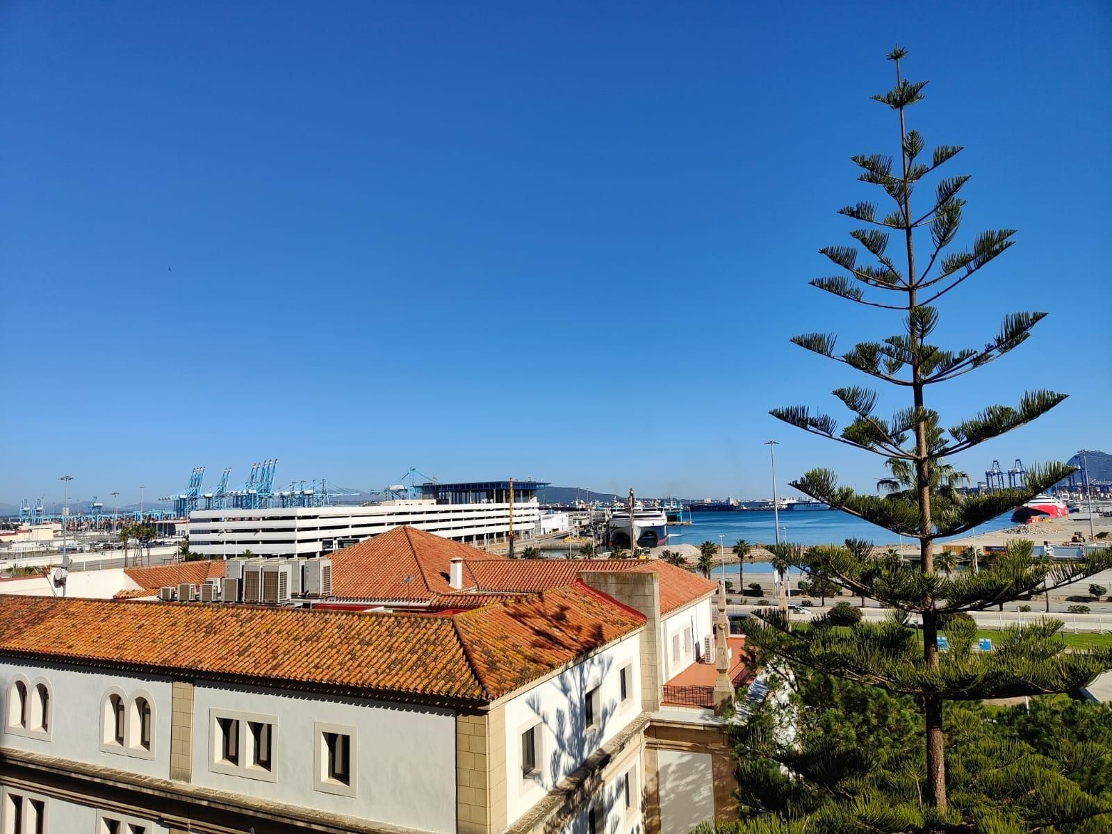 Vista exterior de Piso en venta en Algeciras con Aire acondicionado, Terraza y Balcón