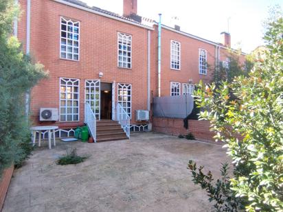 Vista exterior de Casa o xalet en venda en Parla amb Aire condicionat i Terrassa